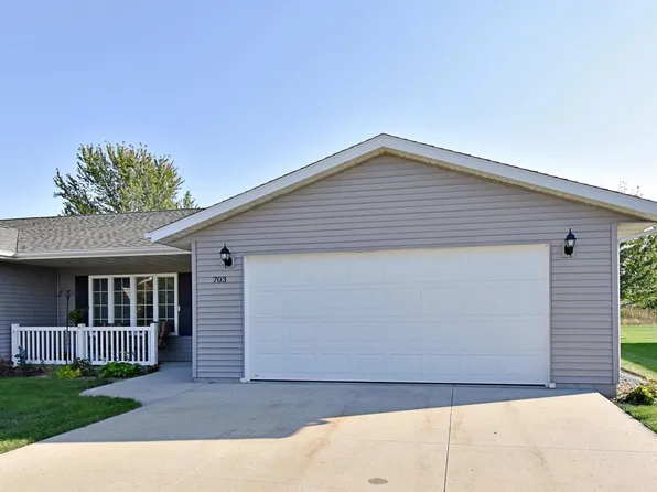 703 Spruce Dr, Independence, IA 50644