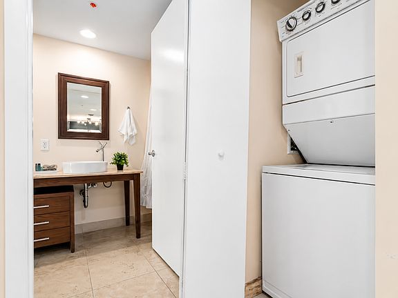 3rd image of 475 Brickell Ave #1606