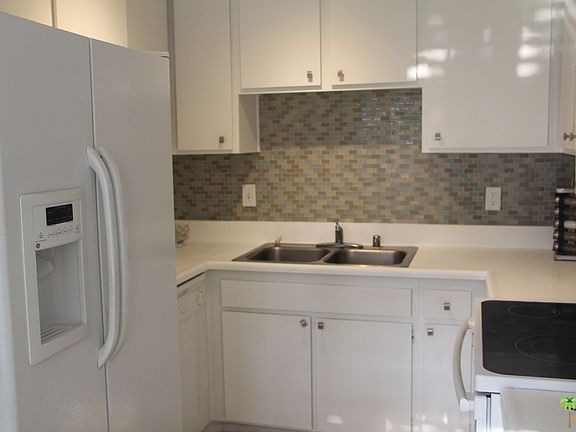 5th image of 451 Bradshaw Ln
