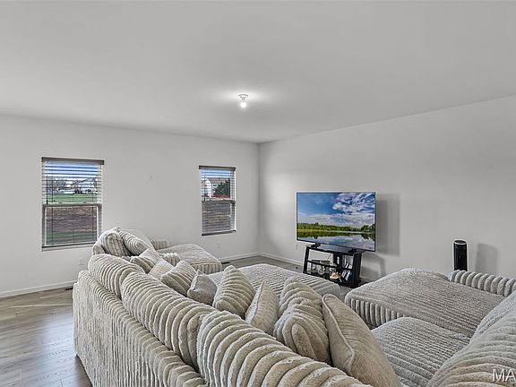 5th image of 809 Londonbury Ct