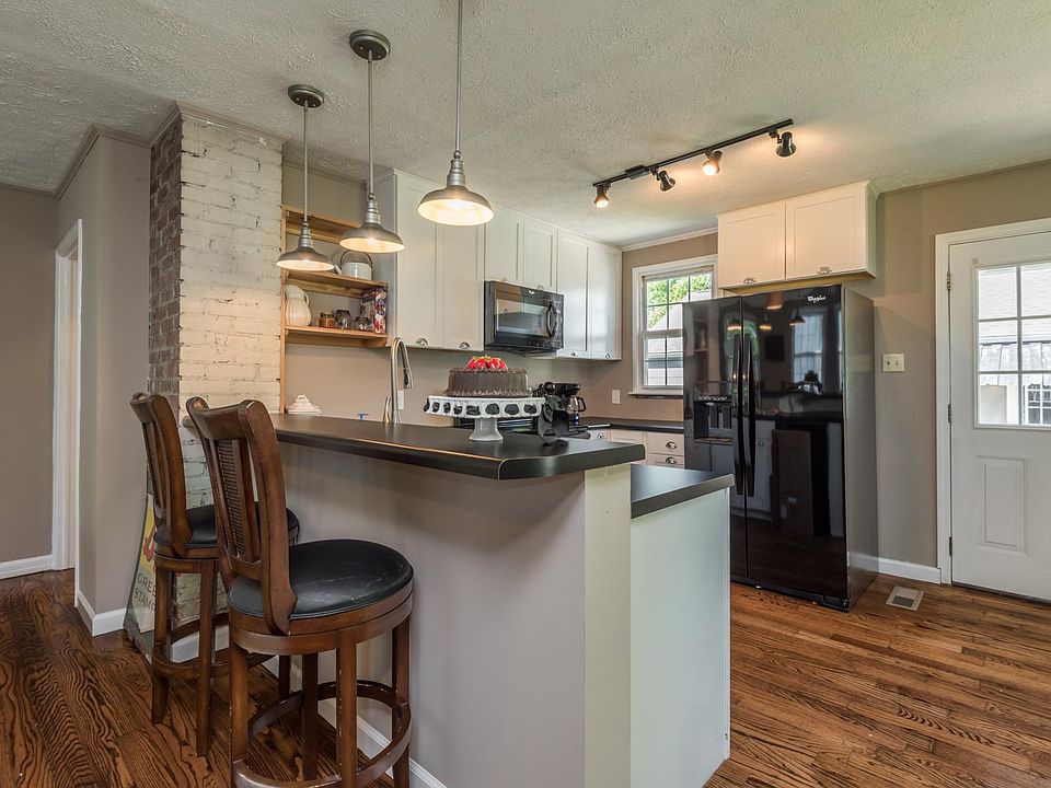 1st image of 3957 Greenleaf Ave