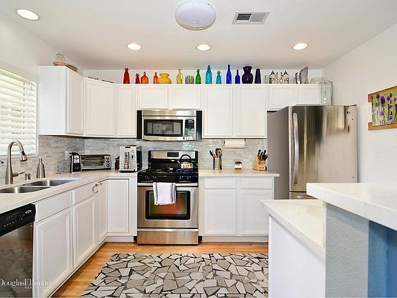 4th image of 21007 Costanso St
