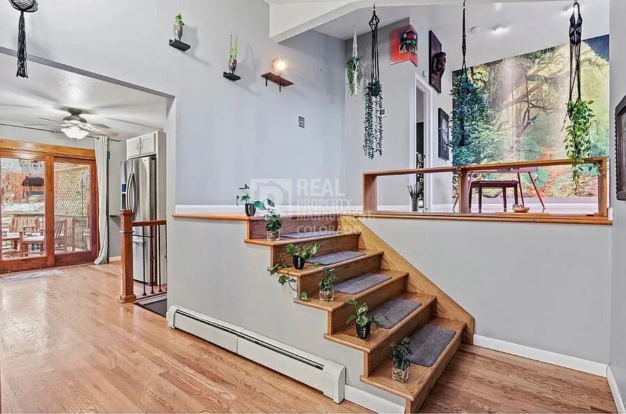 6 bed, 3.0 bath, 3215 sqft, $3,400 — Photo 4
