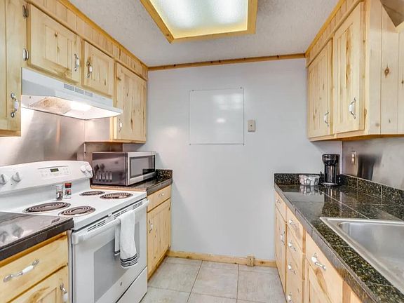 Gally kitchen granite counter tops