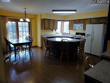 2nd image of 140 Edgewater Dr