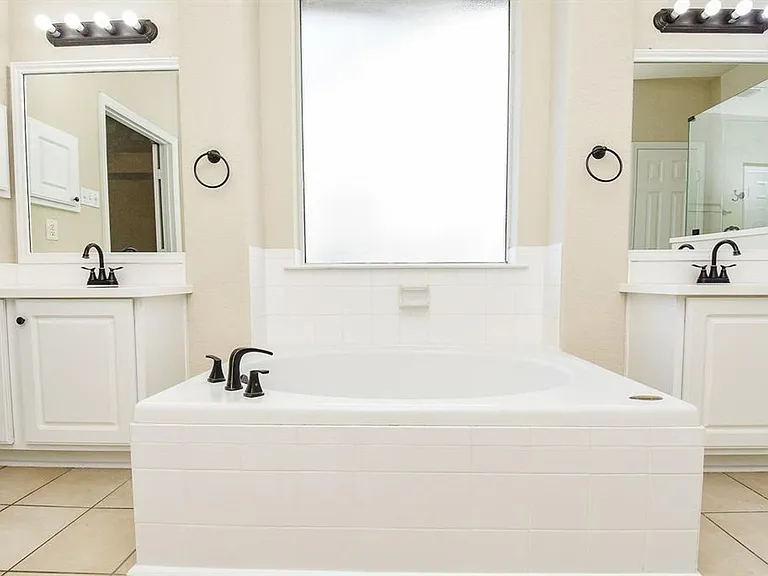 9135 Edgeloch Dr — Photo 20