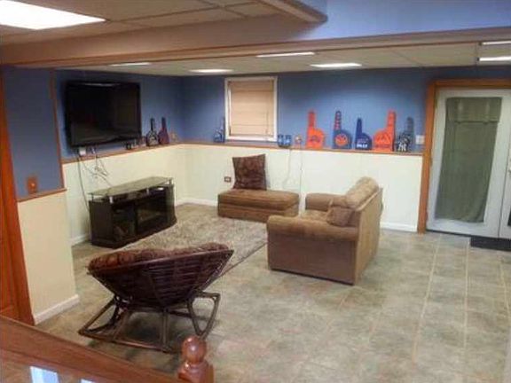 2nd image of 18 Vista Dr