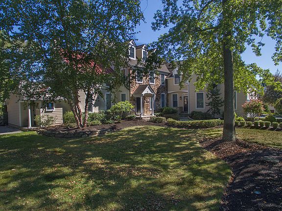 2nd image of 4742 Essex Dr