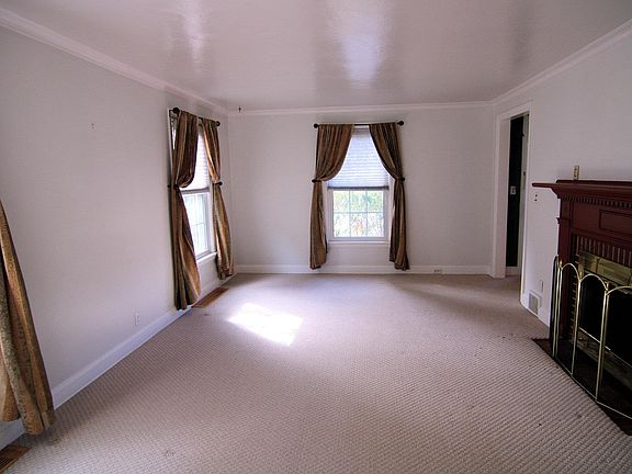 5th image of 327 James Ave