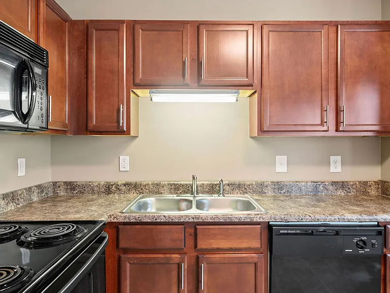 524 Patriot Park Ct — Photo 32