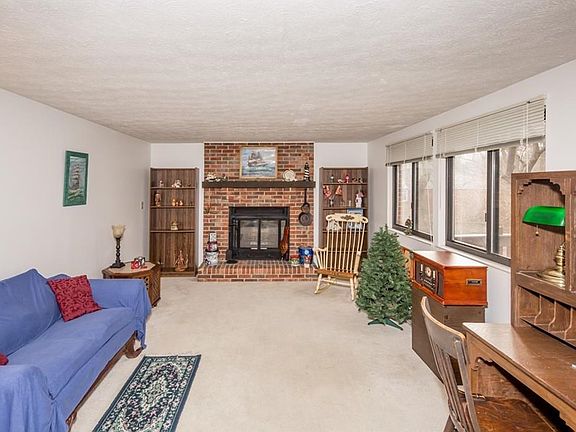 4th image of 4001 Locus Bend Dr