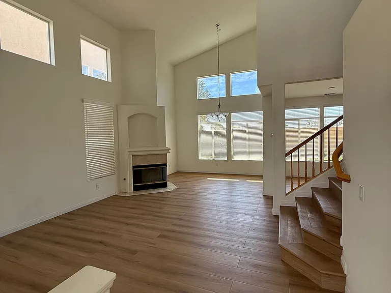671 Bennett Ave — Photo 9