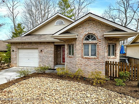 3rd image of 206 Toqua Greens Ln