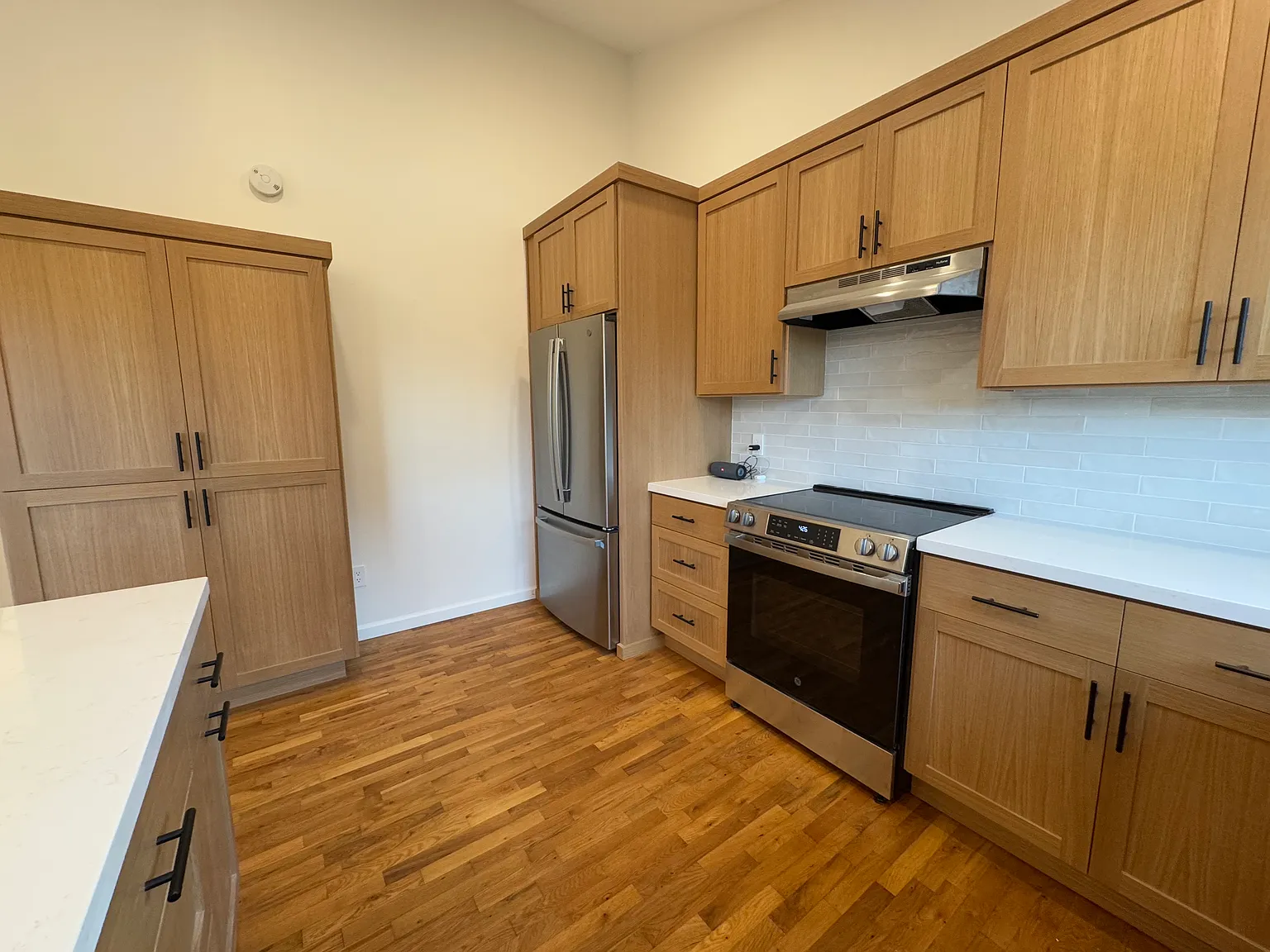 3 bed, 2.5 bath, 1600 sqft, $5,000 — Photo 4