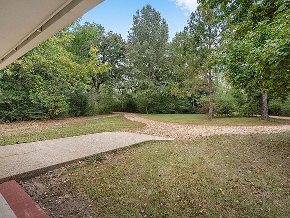 2nd image of 928 Horseshoe Rd W