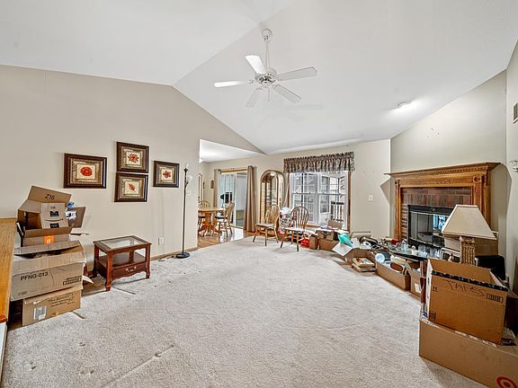 3rd image of 3331 Glenn Oak Dr
