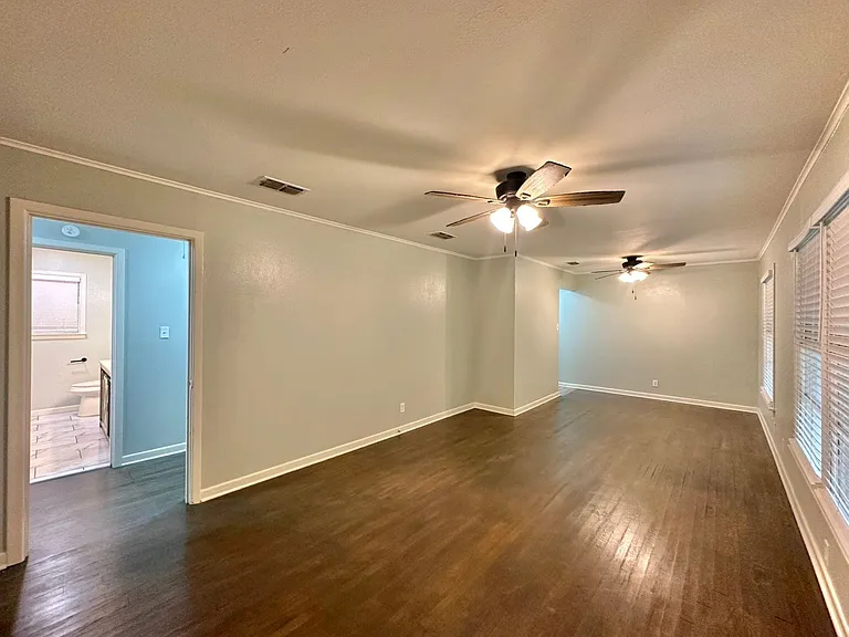 1121 Elizabeth Dr — Photo 3