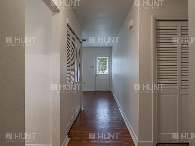 109 Maryland Ln — Photo 2