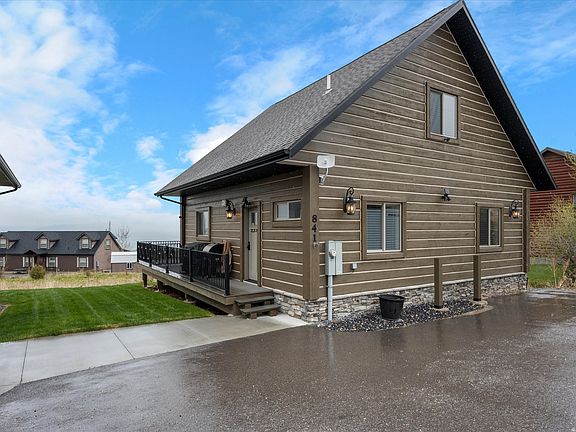 3rd image of 841 N Trapper Cir