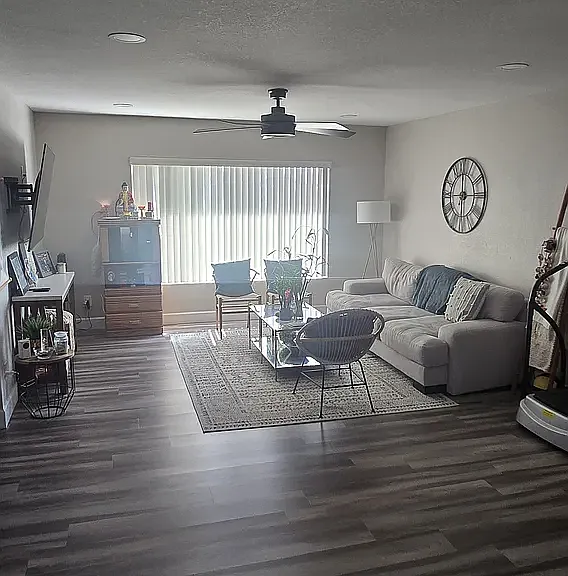 7123 W Oregon Ave — Photo 3