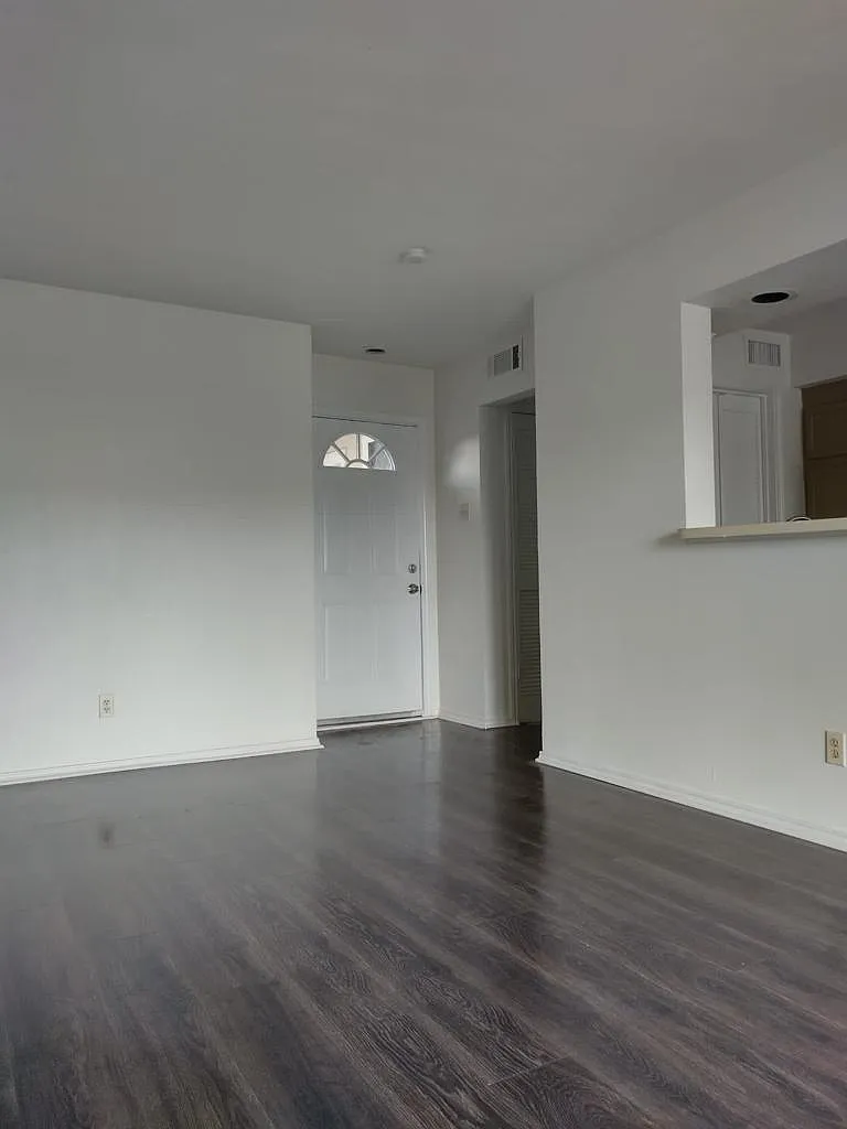 2 bed, 950 sqft, $1,395 — Photo 2