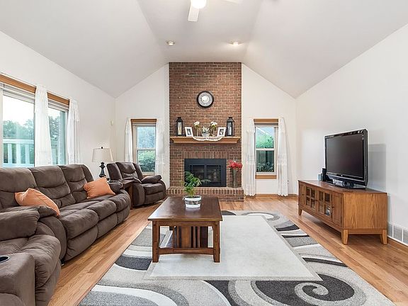5th image of 7720 Laurelwood Dr NW