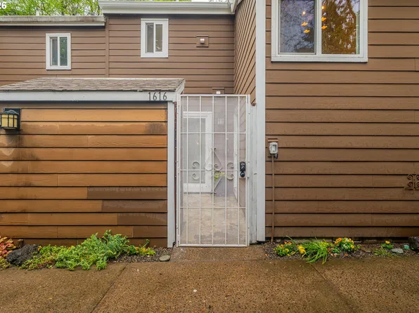 1616 Village Park Pl, West Linn, OR 97068
