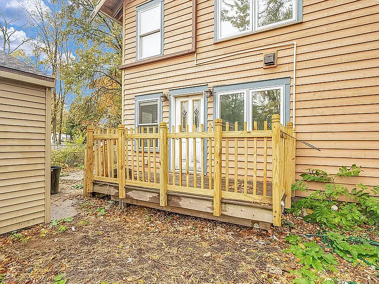 506 S Poplar St — Photo 33