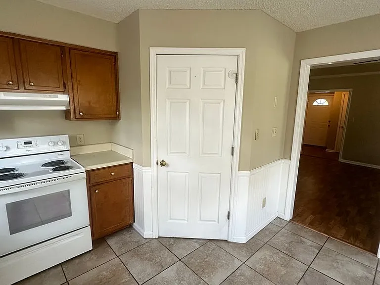 1763 Wayland Park Dr — Photo 15