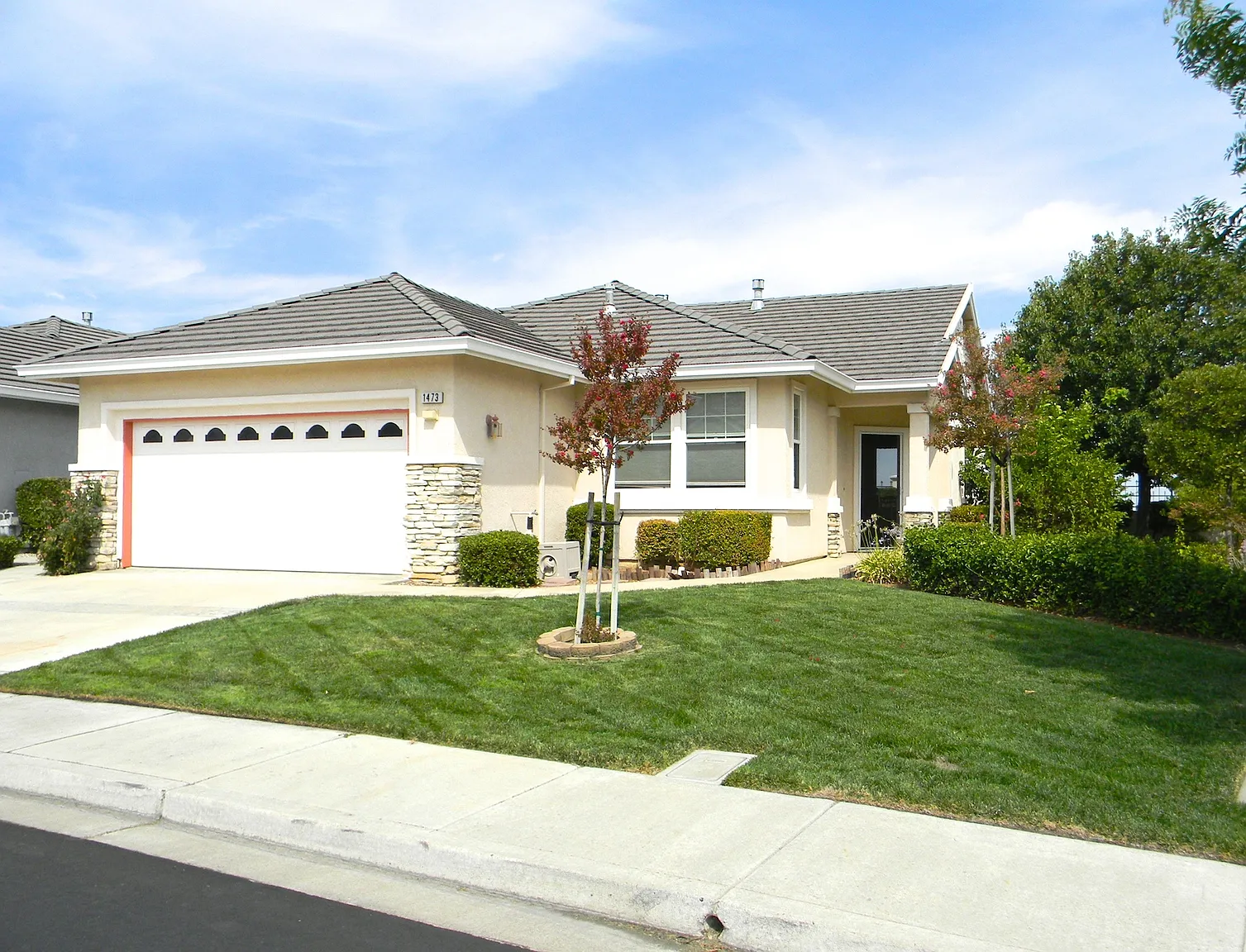 1473 Bismarck Ln photo 1