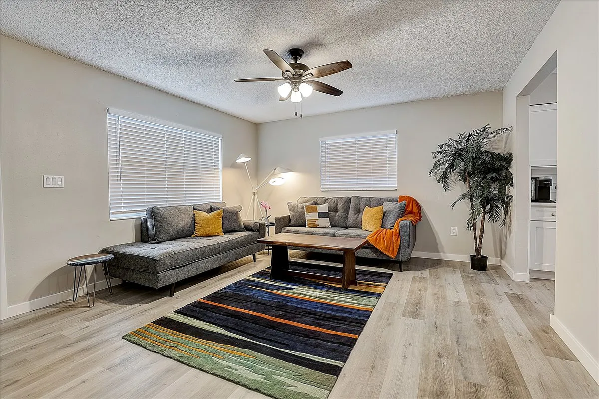 2 bed, 980 sqft, $1,950 — Photo 1