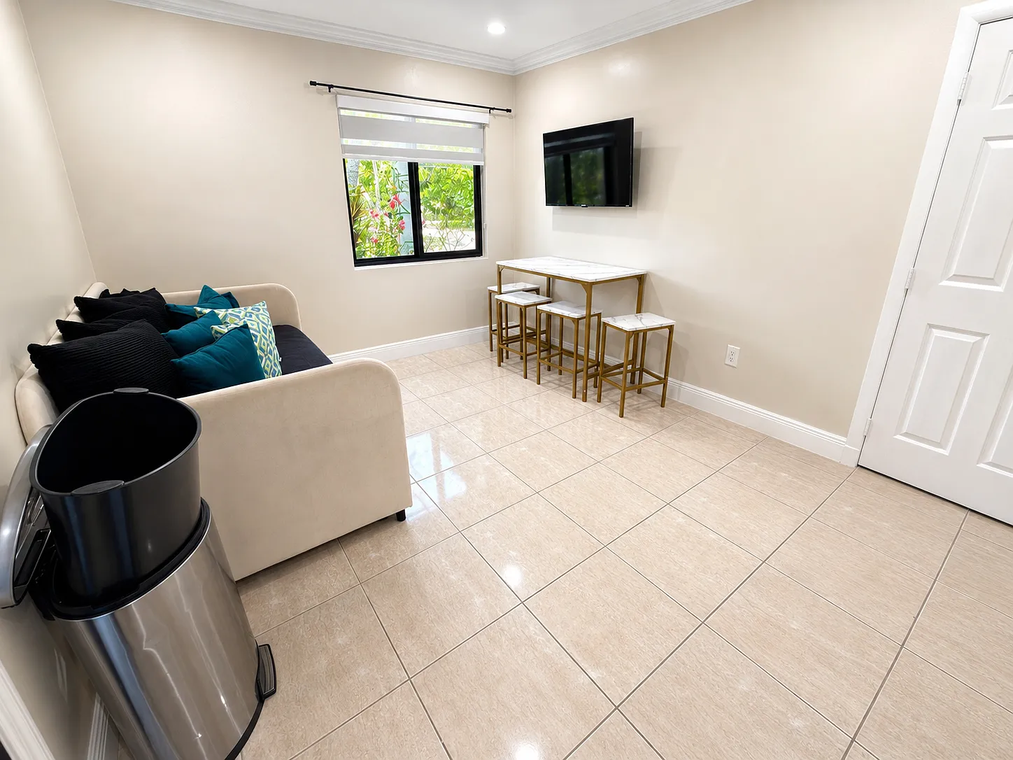 Studio, 638 sqft, $2,200 — Photo 4