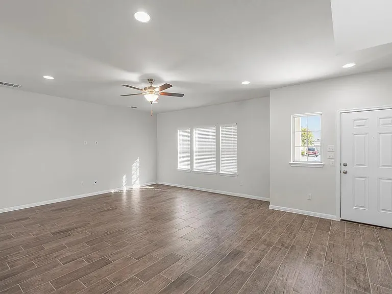 1725 Lakota Ln — Photo 2