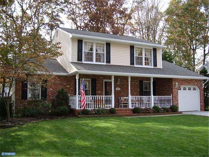 1st image of 10 Halley Ln