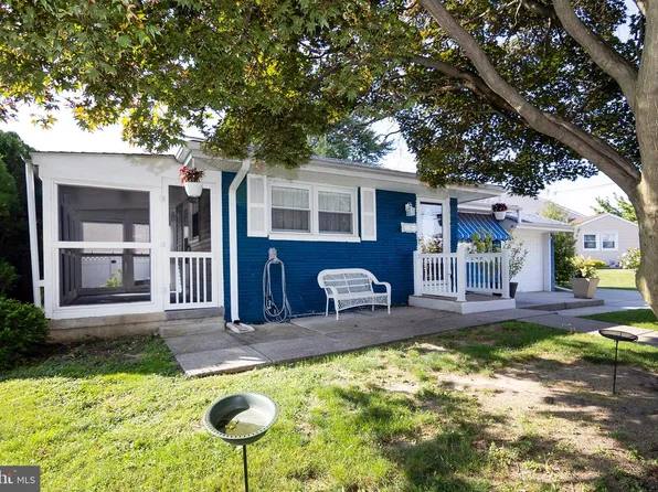 6 S Bell Rd, Bellmawr, NJ 08031