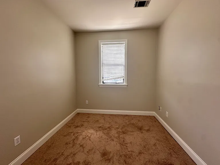 324 Lindsay St — Photo 12