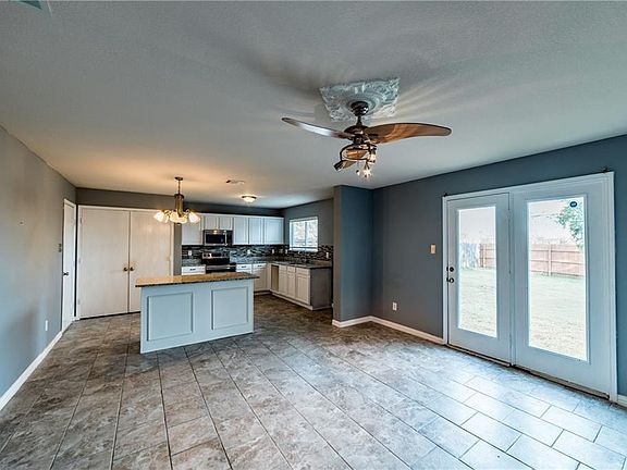 4th image of 1320 Macaw Ct
