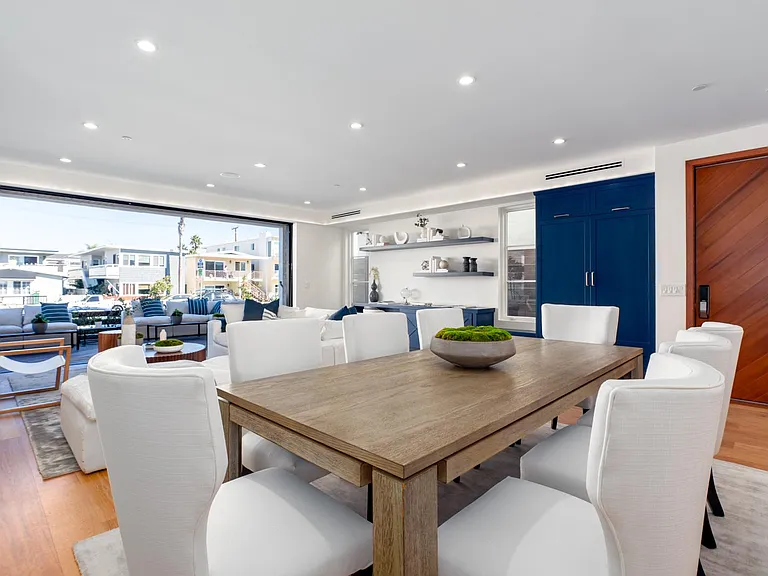 1025 W Balboa Blvd — Photo 6