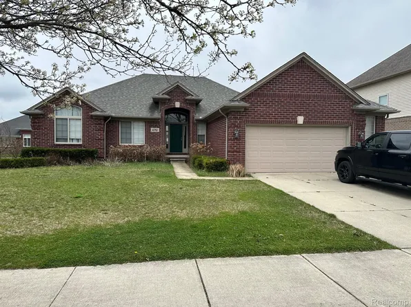 43762 Grouse Dr, Clinton Township, MI 48038