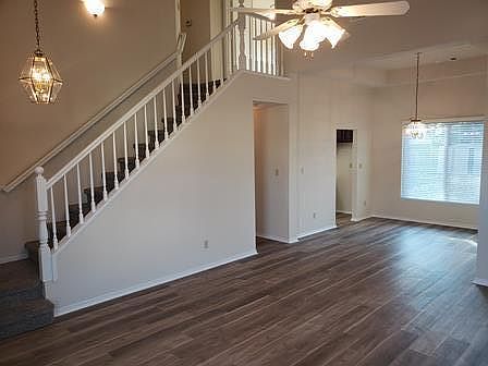 3rd image of 2087 E Chennault Ave