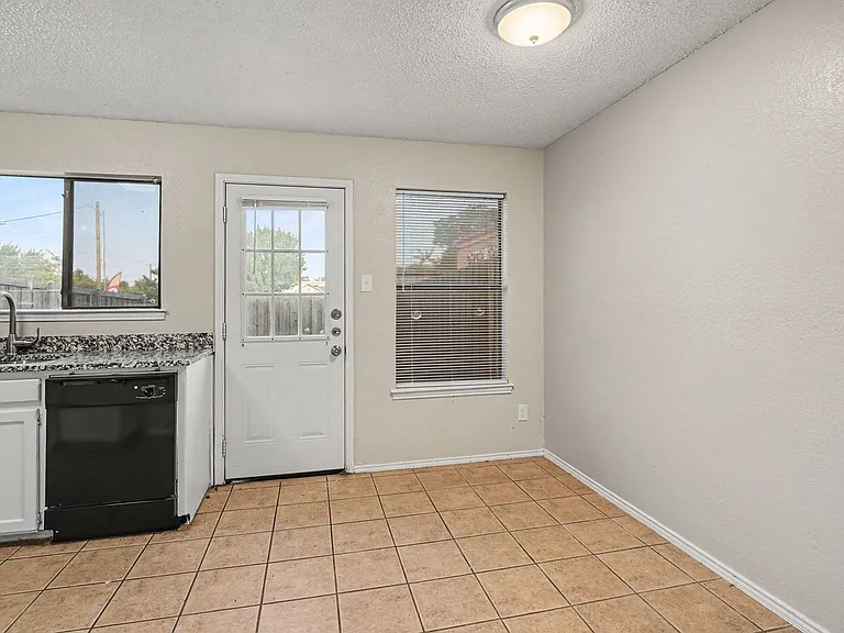 3301 Aurora St #B — Photo 11