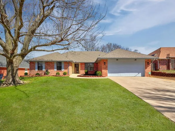 313 Club House Dr, Shawnee, OK 74801
