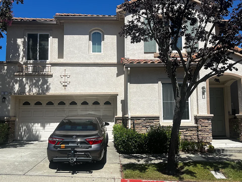 10 Poppy Hills Ln