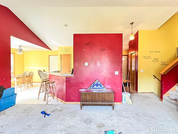 4th image of 6838 Lake Bluff Dr NE