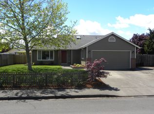 755 N 9th St, Harrisburg, OR