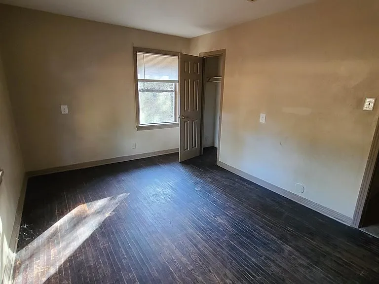 605 Olive St — Photo 7