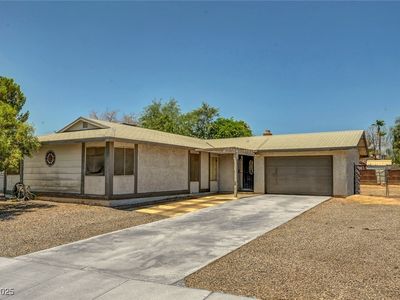 671 Riata Way, Las Vegas, NV, 89110