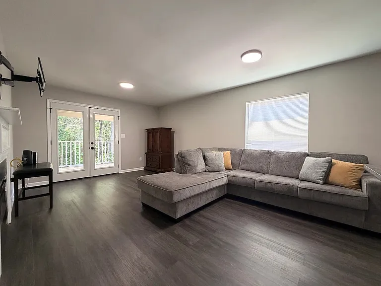 140 Cumberland Ct #D — Photo 3