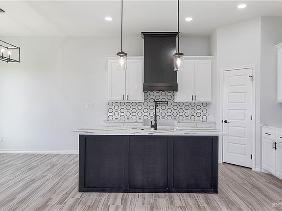 5th image of 211 Brooks Cir N
