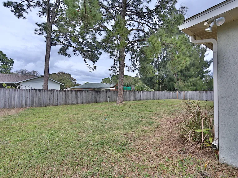 4465 Longford Dr — Photo 16